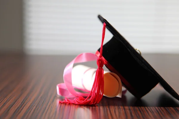 Mortar board on table — Stok fotoğraf