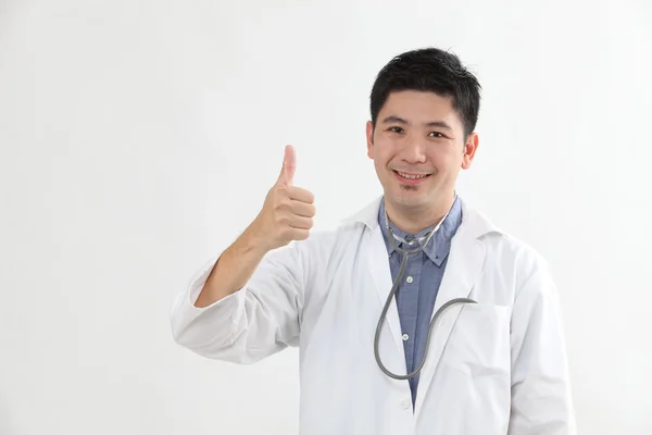笑顔の中国の医師 — ストック写真
