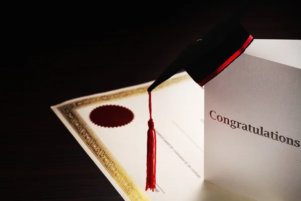 Congratulations Note with Graduation cap — Stok fotoğraf