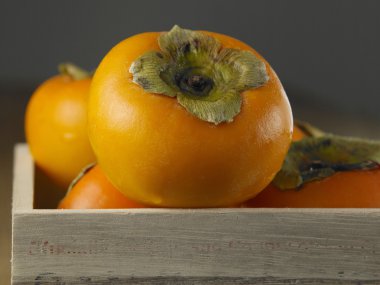 Ahşap kutusunda hurma