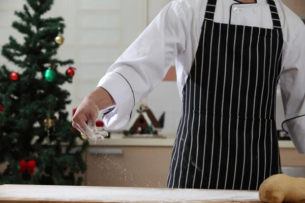 Chef com farinha a mãos — Fotografia de Stock