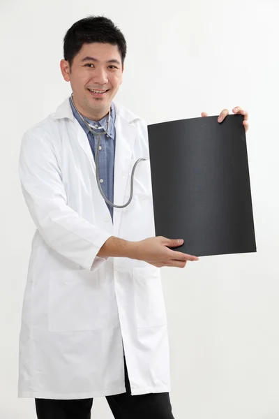 Chiński lekarz z pustą kartę — Zdjęcie stockowe
