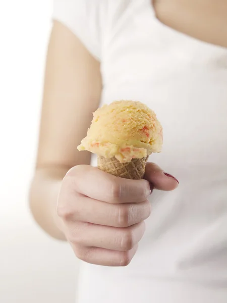 Woman holding ice cream cone — Stock Photo, Image