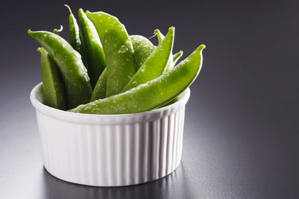 Vaina de guisantes y guisantes — Foto de Stock