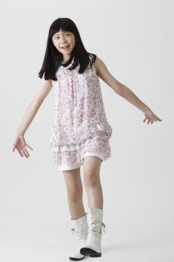 Çinli kız mutlu hissediyor