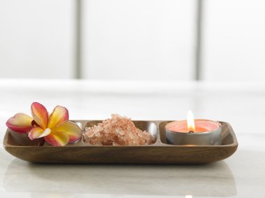 Frangipani, tuz ve mum