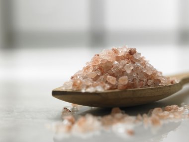 Tuz vücut fırçalayın için