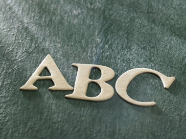 Arka plan üzerinde tek harfler