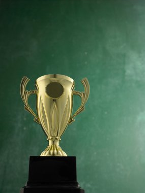 Kara tahta karşı Altın Kupa