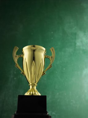 Kara tahta karşı Altın Kupa