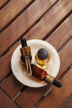 Masaj yağı ile şişe