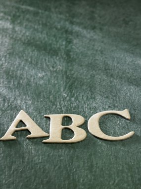 Arka plan üzerinde tek harfler