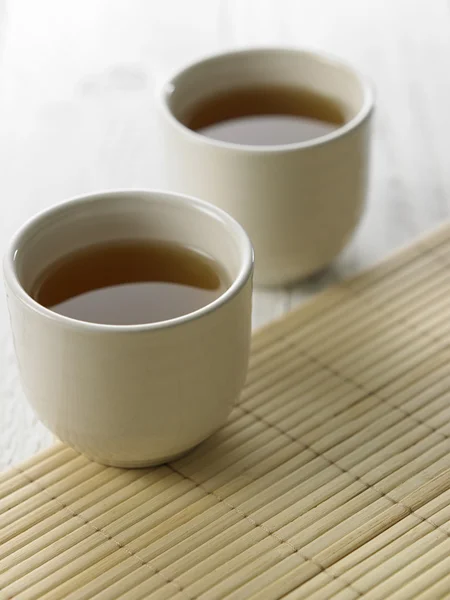 Horký zelený čaj na stůl — Stock fotografie