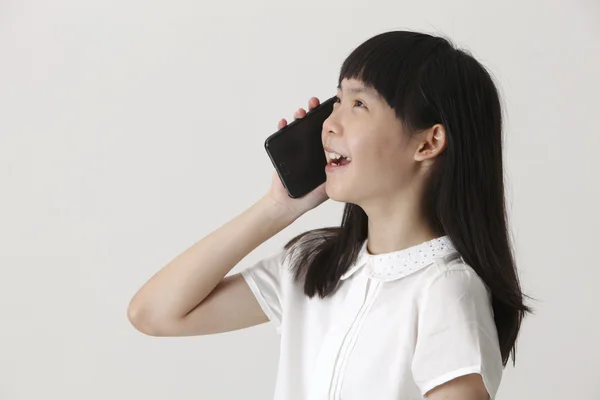 Menina chinesa no telefone — Fotografia de Stock