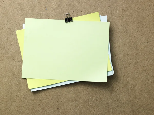 Цветная бумага с папкой — стоковое фото