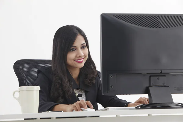 Mujer de negocios trabajando — Foto de Stock