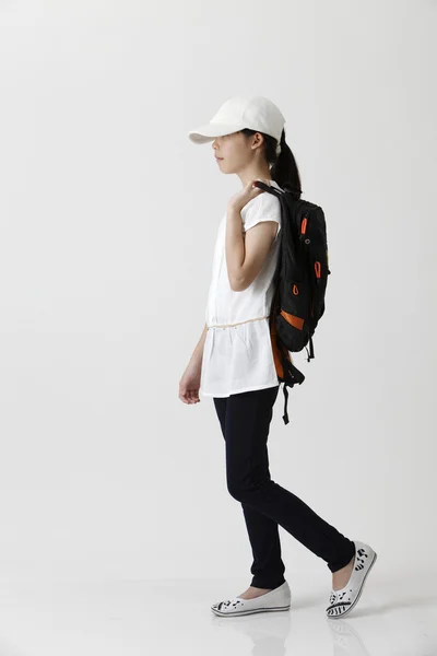 Портрет подростка с рюкзаком — стоковое фото