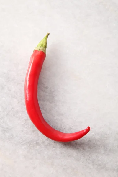 Rode chili op tafel — Stockfoto
