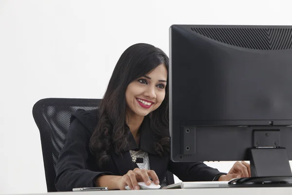 Mujer de negocios trabajando — Foto de Stock