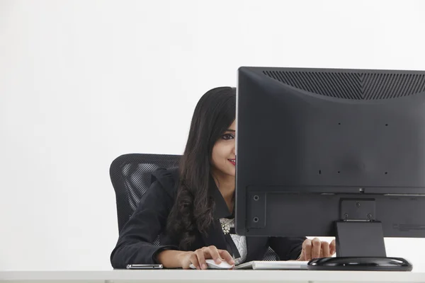 Mujer de negocios trabajando — Foto de Stock