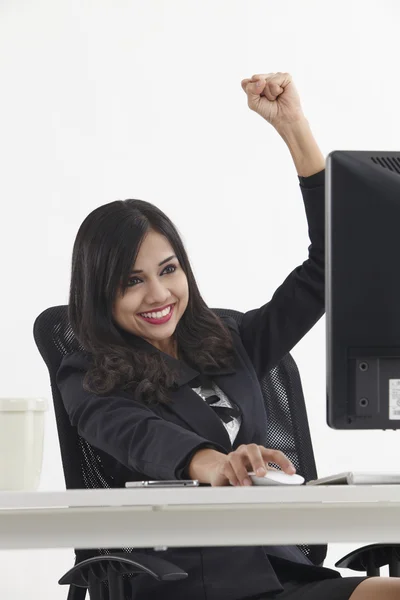 Mujer de negocios animando —  Fotos de Stock