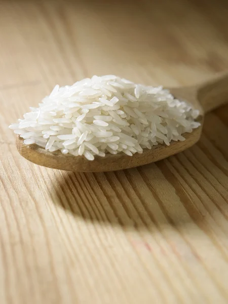 Cuillère pleine de riz — Photo