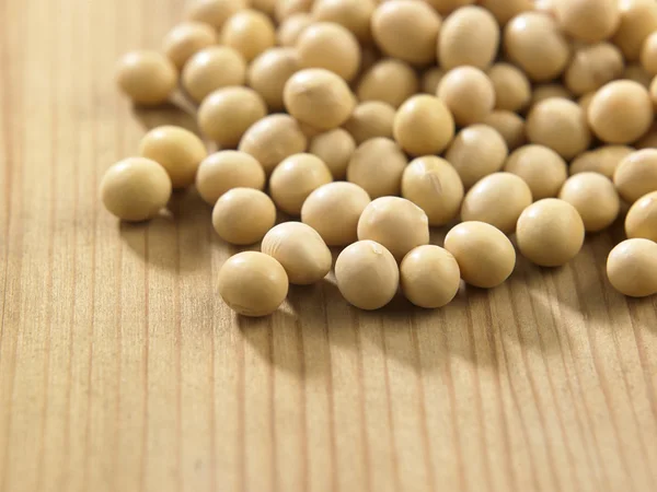 Soy beans on the wooden table — Stock Photo, Image