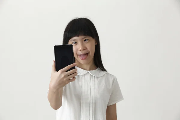 Menina chinesa fazendo selfie — Fotografia de Stock