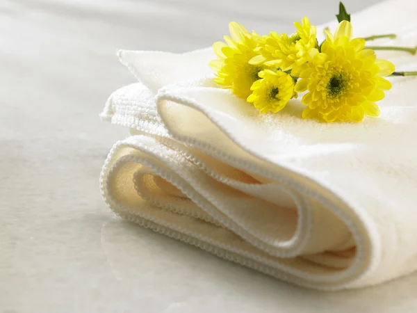 Yellow flower on the sooft towel — Stock Photo, Image