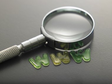 Yanında alfabe www Büyüteç