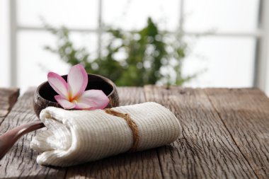 Frangipani çiçek ve el havlusu