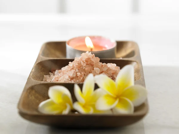 Frangipani, salt och ljuset — Stockfoto