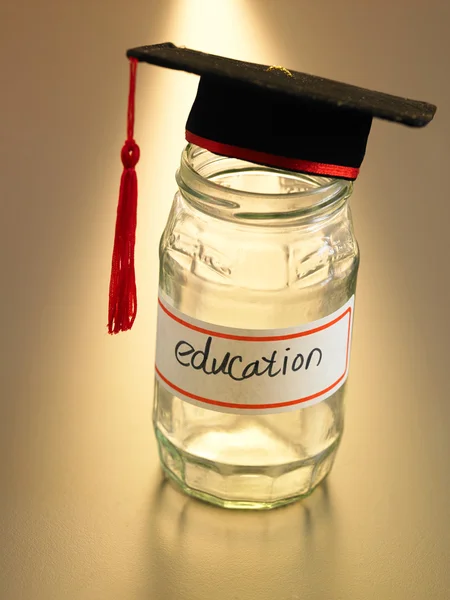 Megtakarítás az oktatási koncepció — Stock Fotó