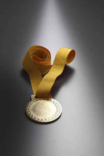Złoty medal ze wstążką — Zdjęcie stockowe