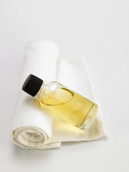 Пляшка масажної олії — стокове фото
