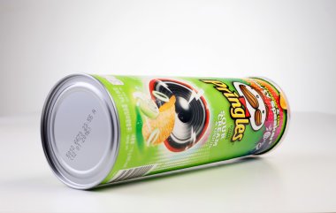 Pringles chips package