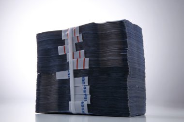 Beyaz üzerine Malezya Ringiti