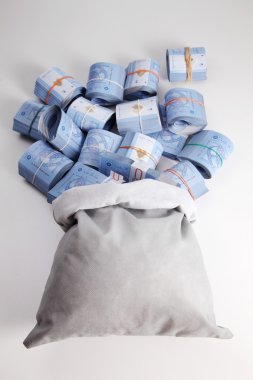 Beyaz üzerine Malezya Ringiti