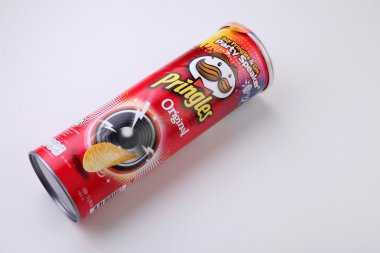 Pringles chips package
