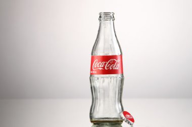 Boş Coca Cola şişesi
