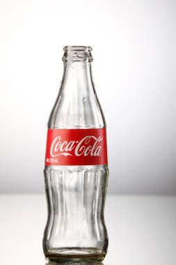 Boş Coca Cola şişesi