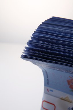 Beyaz üzerine Malezya Ringiti