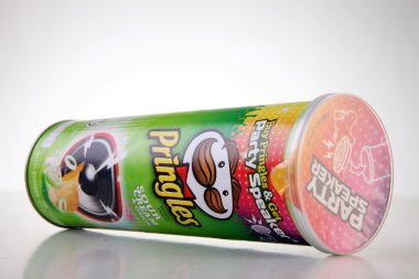 Pringles chips package