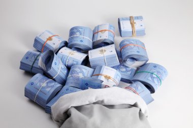 Beyaz üzerine Malezya Ringiti