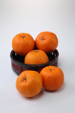 Mandarin portakal kap içinde