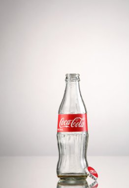 Boş Coca Cola şişesi