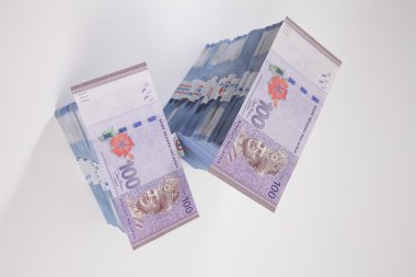 Beyaz üzerine Malezya Ringiti