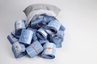 Beyaz üzerine Malezya Ringiti
