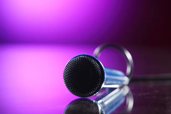 Single microphone with cable — Stock Photo, Image