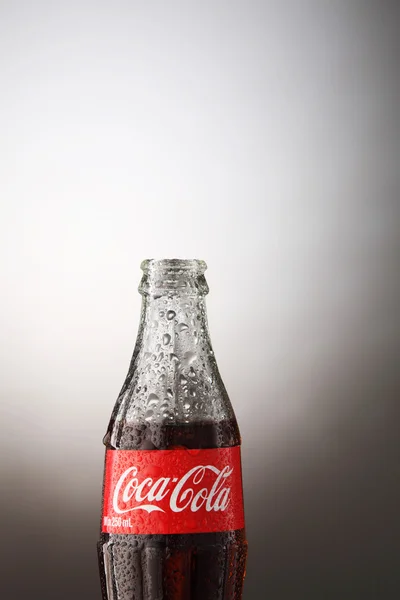 A bottle of Coca Cola drinks — 图库照片